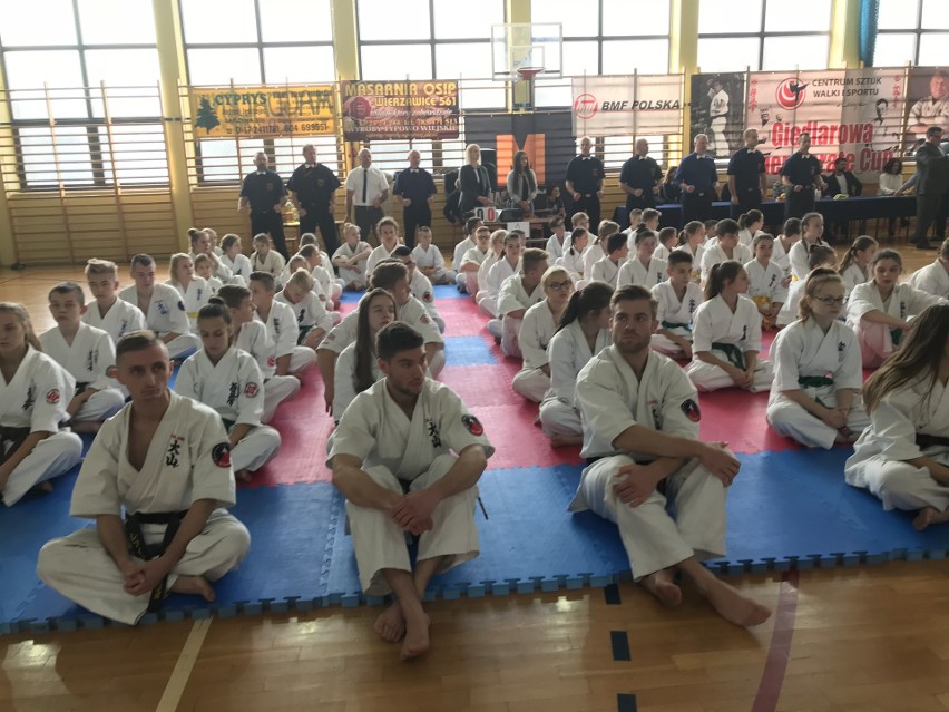 Karatecy ze Skarżyska przywieźli dziesięć medali z turnieju w Giedlarowej 