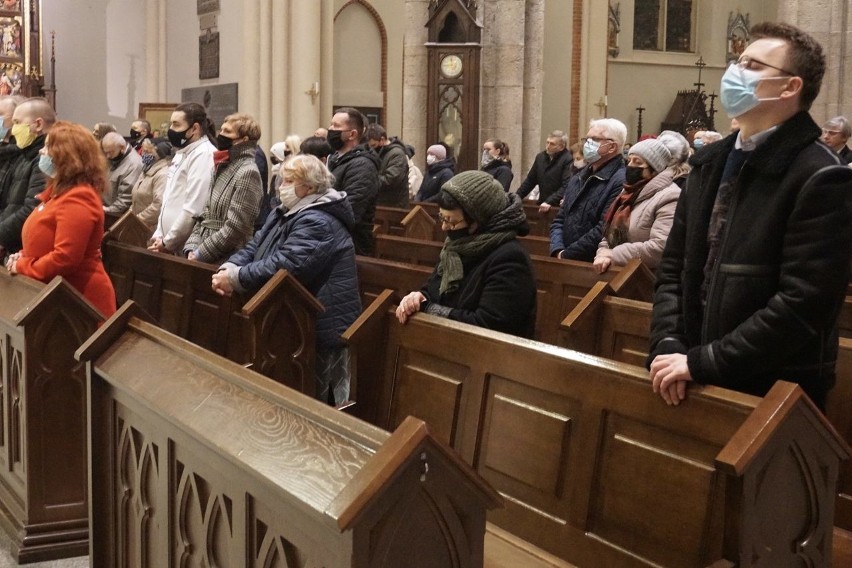 Pasterka w Łodzi. W parafiach odbyły się dwa lub trzy nabożeństwa ZDJĘCIA