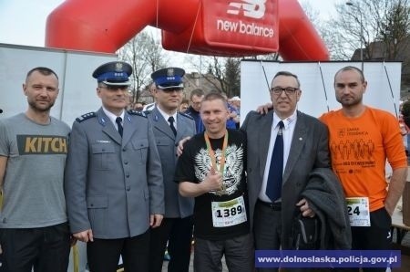 Policjanci pobiegli w Półmaratonie Ślężańskim [ZDJĘCIA]