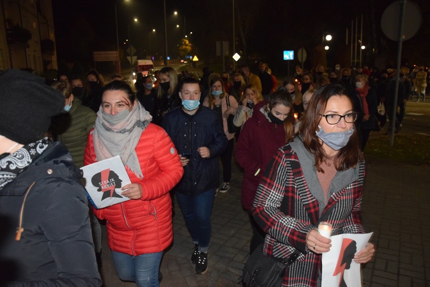 Strajk kobiet w Miastku. Na ulicach protestowało kilkaset...