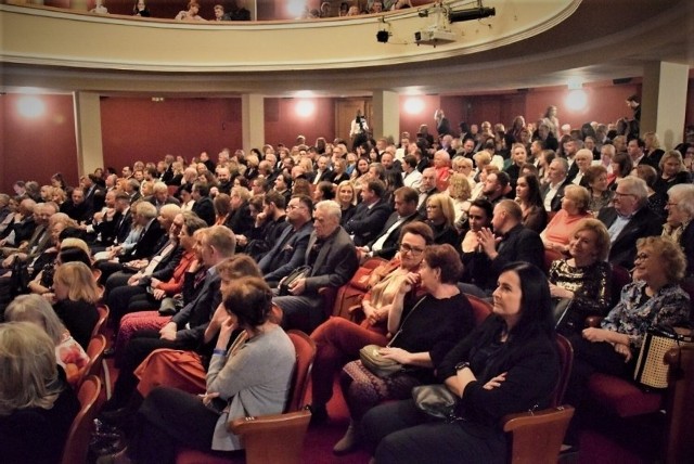 63. edycja jednego z najstarszych festiwali teatralnych w kraju potrwa do 13 maja. Kaliskie Spotkania Teatralne to najstarszy festiwal teatralny w Polsce i jedyny, który w centrum uwagi stawia aktorów.Więcej zdjęć --->