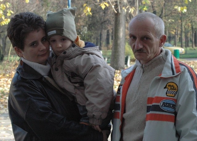 Andrzej Sepiól i jego żona Aneta chcą zadośćuczynienia. Na zdjęciu z synkiem Kacprem.