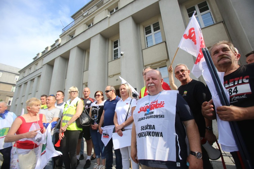 Zobacz kolejne zdjęcia. Przesuwaj zdjęcia w prawo - naciśnij...