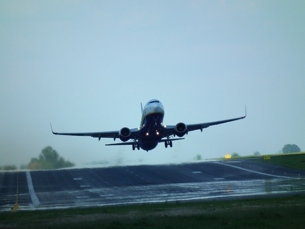 Boeing w barwach Ryanaira startuje z Lotniska Lublin
