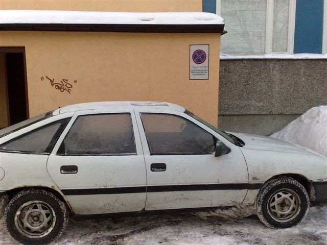 Tak się parkuje w Ostrołęce, czyli "zero wyobraźni" (zdjęcia) 