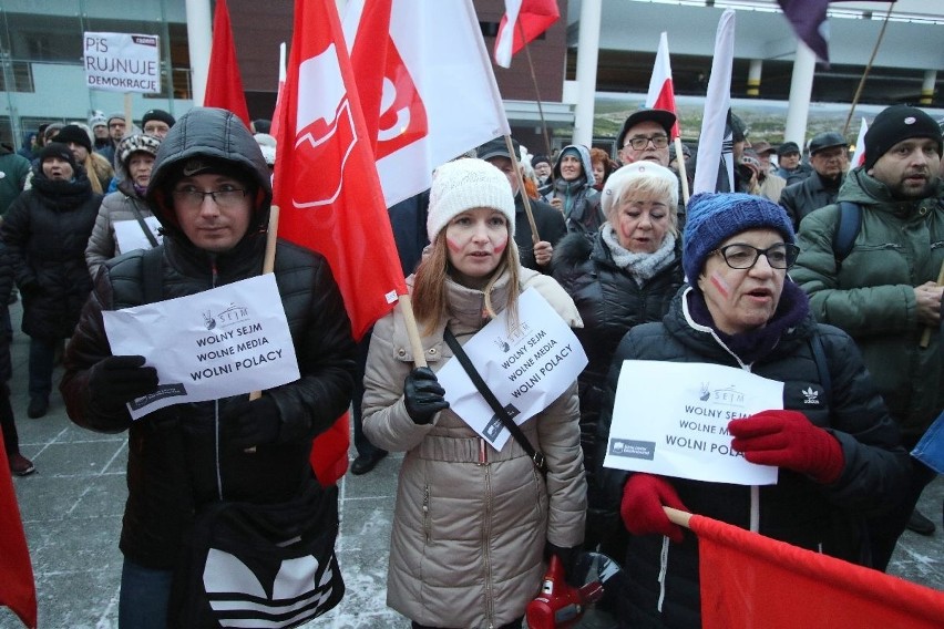 Protest w Kielcach przeciwko rządowi: -  To już przechodzi wszelkie granice