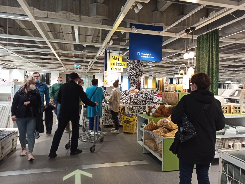 Tłumy klientów w IKEA Katowice.