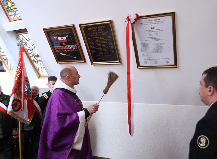 W Ledowie odslonieto tablice poświeconą Marii i Lechowi...