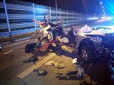 Potworny wypadek na autostradzie A1 w Woźnikach. Zginęły dwie osoby. Auto rozerwane na strzępy