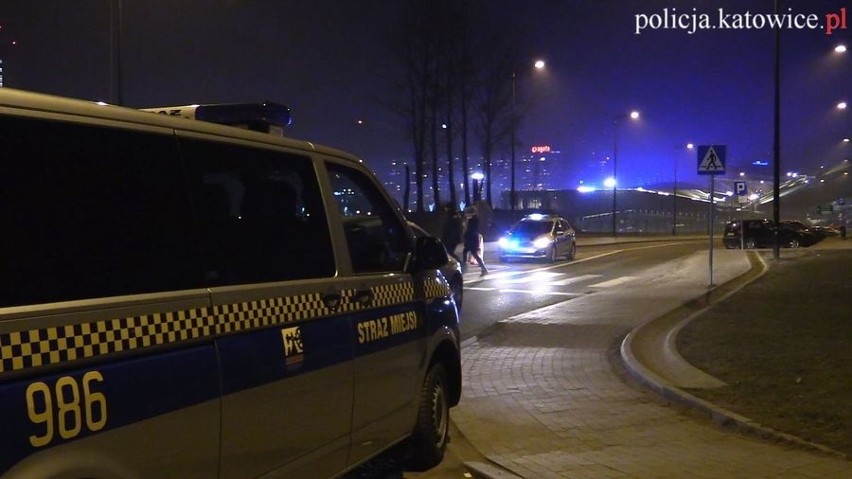 Katowice: Rzucał petardy pod nogi i chciał przekupić policjantów