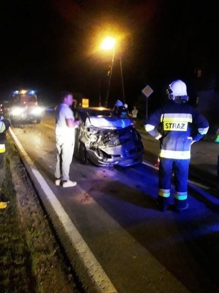 Kąclowa. Zderzenie samochodu osobowego z ciągnikiem. Jeden z kierowców w szpitalu