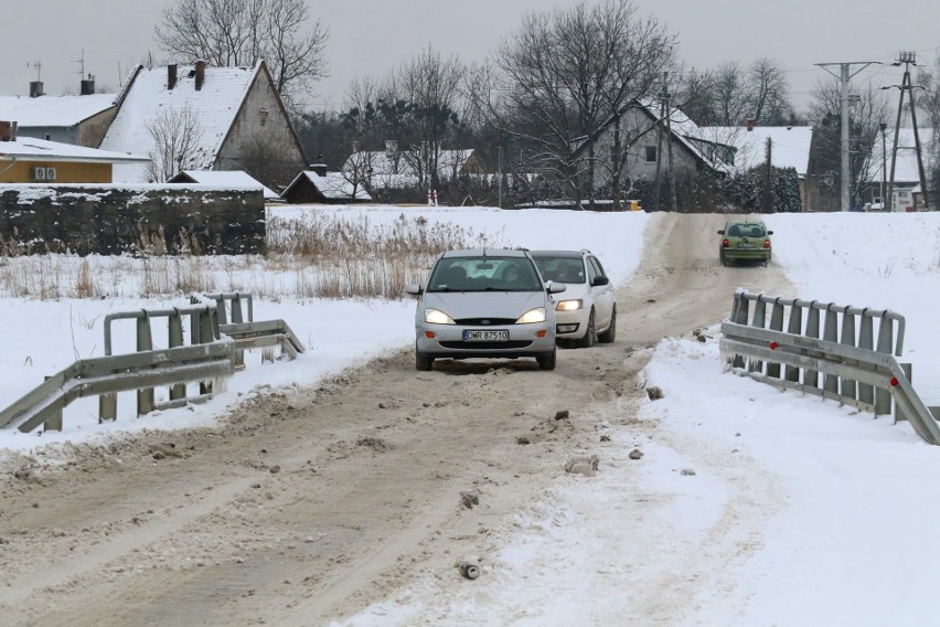 Wrocław: Woda zalała most i zamarzła. Czy ulica zostanie zamknięta?