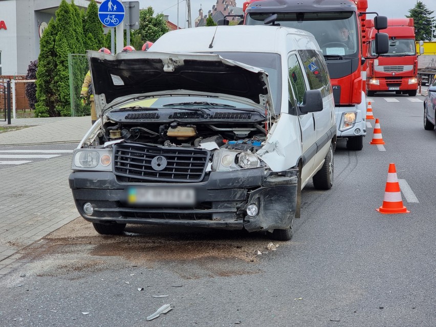 Wypadek w Przemyślu. Na ul. Lwowskiej zderzyły się dwie osobówki. 7-letnia dziewczynka w szpitalu [ZDJĘCIA]