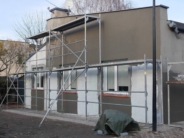 Remont budynku i placu sępoleńskiego warsztatu terapii zajęciowej dobiega końca. Teraz będzie i bezpieczniej i komfortowo