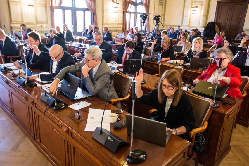 Sesja budżetowa. Radni uchwalili budżet Gdańska na 2018 r....