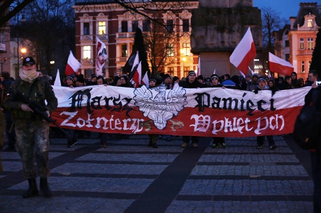 Marsz ku czci Żołnierzy Wyklętych Wszechpolaków i kibiców Falubazu.