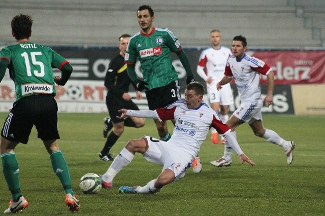 Początek meczu Górnik Zabrze - Legia Warszawa o godzinie 18:30