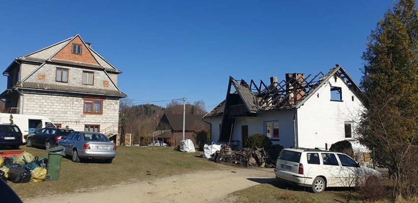 Porąbka. Rodzina w pożarze straciła dach nad głową i zwierzęta. Mieszkańcy wsi ruszyli z pomocą, ale potrzeb jest dużo więcej[ZDJĘCIA]