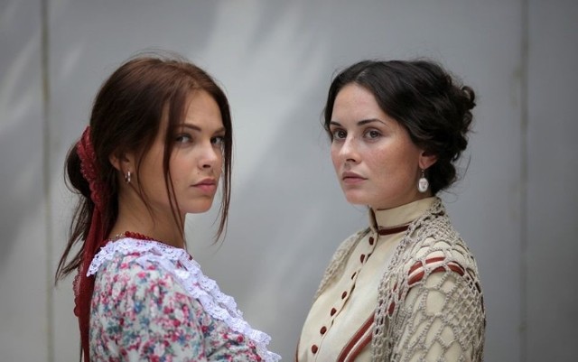"Kozacka miłość" to serial, który w ramówce TVP 2 zadebiutował 30 listopada. Rosyjsko-ukraińską produkcję można oglądać od poniedziałku do piątku. Zobaczcie zdjęcia z planu filmowego >>>