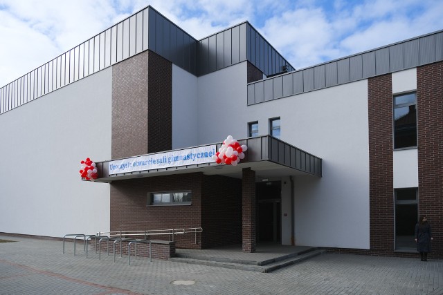 Nowa sala sportowa w Szkole Podstawowej nr 14 przy ulicy Hallera w Toruniu została oficjalnie otwarta podczas uroczystości w poniedziałek 27 lutego