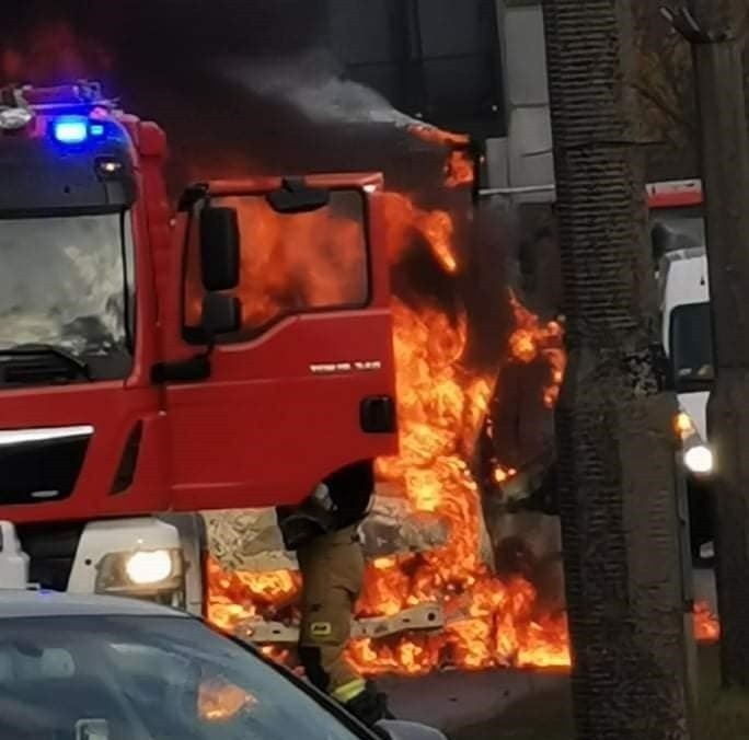 Ogień ugasiły dwie jednostki strażaków