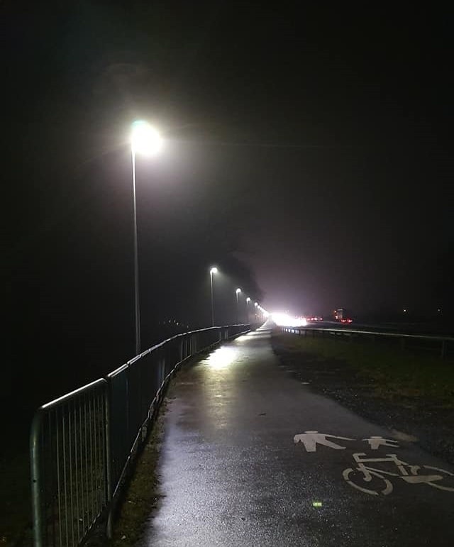Wykonano oświetlenie ciągu pieszo-rowerowego na odcinku...