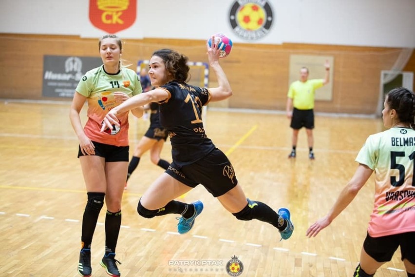 1. liga piłkarek ręcznych. Na koniec pierwszej rundy Suzuki Korona Handball Kielce wysoko wygrała i wyrównała rekord