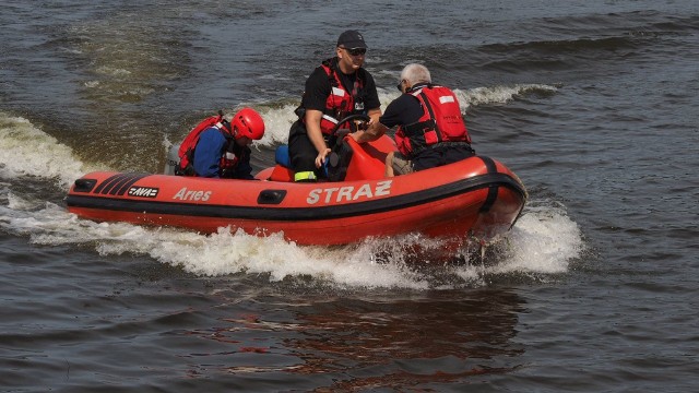 W sobotę policjanci z koszalińskiej komendy oraz straż pożarna i płetwonurkowie z klubu Mares zorganizowali w Wodnej Dolinie pokaz ratownictwa. Spotkanie odbyło się w ramach kampanii "Kręci mnie bezpieczeństwo nad wodą".