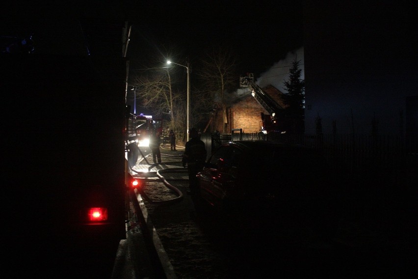 Pożar w Zawierciu: Pali się dom przy ulicy Glinianej