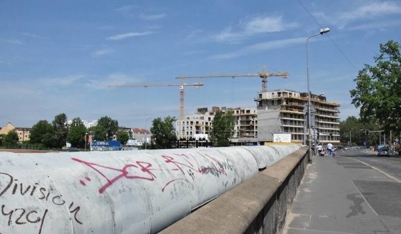 Wrocławskie Inwestycje wybrały firmę, która przełoży rurę z mostu Pomorskiego pod dno Odry