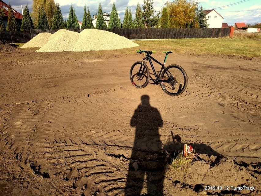 Ruszyła budowa pumptracku w Rzekuniu