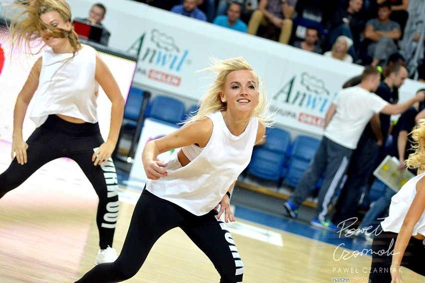 Anwil Dance Team podczas finałowego meczu Kasztelan Basketball Cup 2015