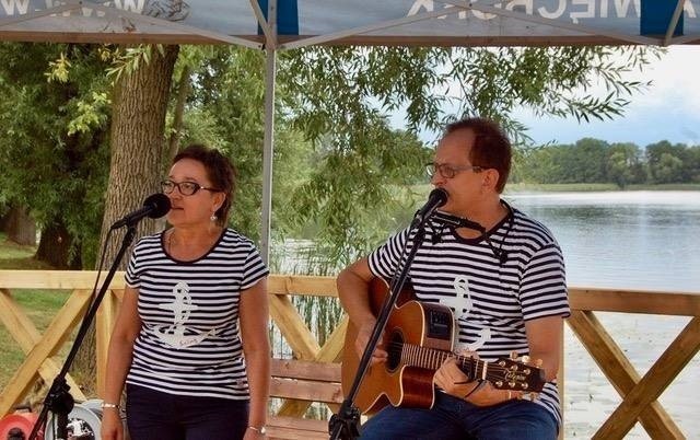 Także o godz. 18 w Światłowni zaprezentuje się muzyczny duet...