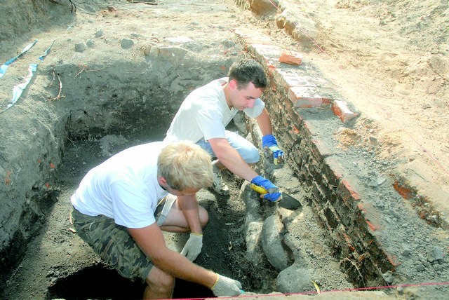Archeolodzy będą pracować na Wyspie Młyńskiej jeszcze przez tydzień. Liczą na kolejne ciekawe znaleziska sprzed kilkuset lat.