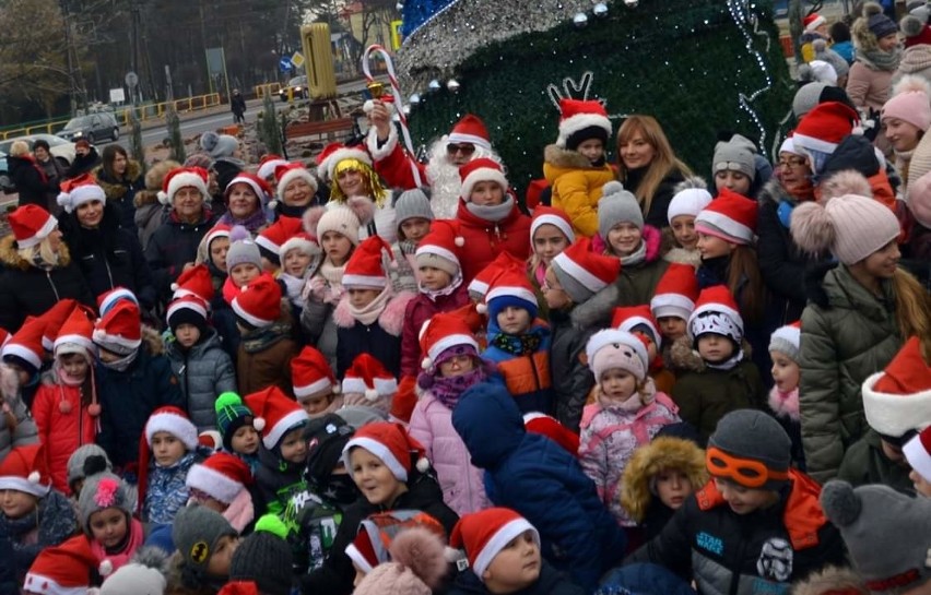 W Stąporkowie już święta. Pani burmistrz w roli... Mikołaja (ZDJĘCIA)