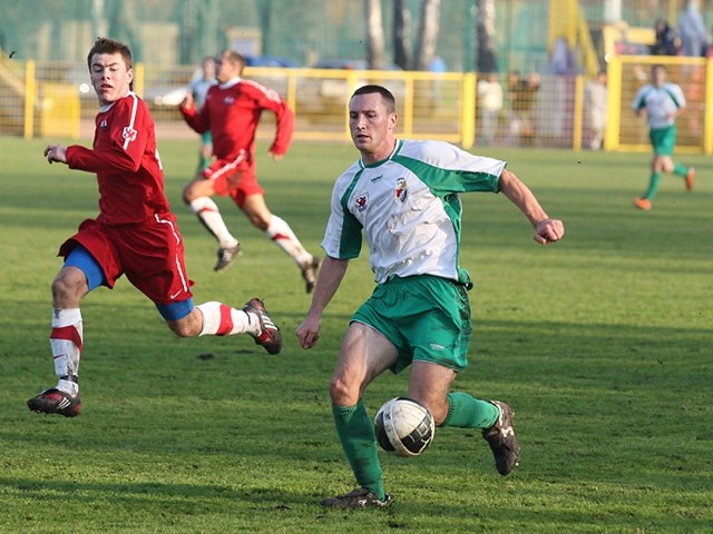 Gryf pewnie wygrał na własnym stadionie 3:0. Szymon Gibczyński strzelił jedną z bramek.