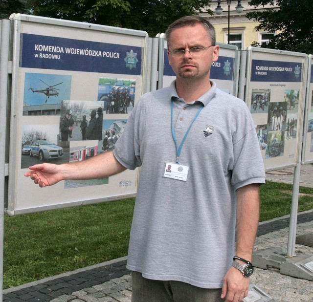 - Zachęcam do obejrzenia pracy policjantów na fotografiach &#8211; mówi Rafał Jeżak z Zespołu Prasowego Mazowieckiej Policji.