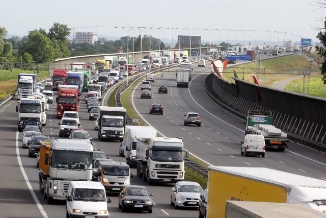 Korek o godz. 17 na AOW w kierunku Warszawy miał długość 16 km