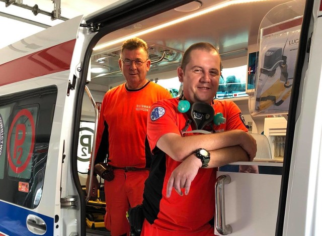 Zielonogórscy ratownicy i nowiutki, świetnie wyposażony ambulans
