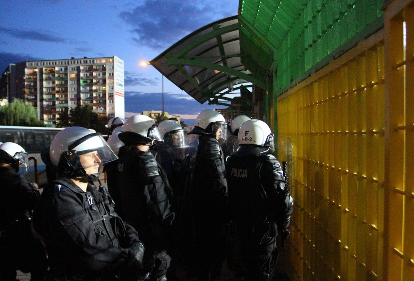 Policja zatrzymała kibiców w Bełchatowie [ZDJĘCIA]
