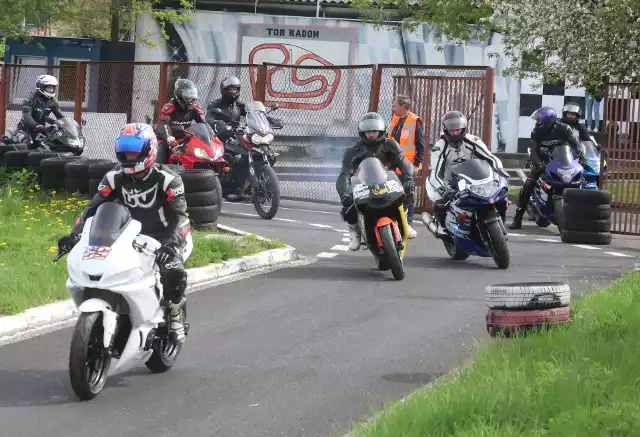 Fani motocykli zjawili się w niedzielę, 14 kwietnia w Automobilklubie Radomskim.