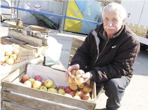 Roman Tomasik sprzedawał wczoraj jabłka po 2 zł za kilogram  