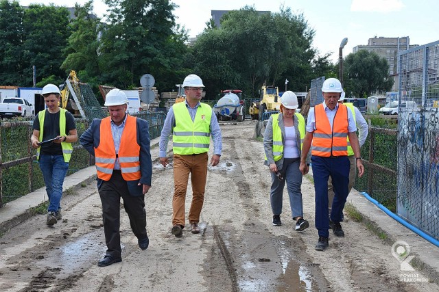 Budowa wiaduktu nad linia kolejową w Batowicach wraz z przyległym układem drogowym