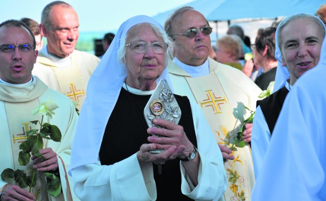 Relikwie św. Rity w Głębinowie to mały fragment tuniki, w której włoska zakonnica została złożona do trumny.