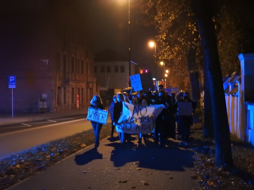 Łomża. Wkurzone kobiety nie rezygnują. Po raz trzeci przeszły ulicami miasta [zdjęcia]