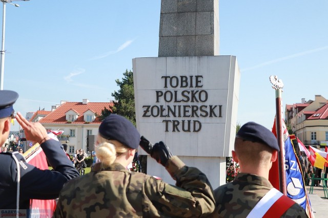 Na placu Wolności znajduje się Pomnik Wdzięczności dla Żołnierza Polskiego. Ma zastąpić go nowy pomnik.