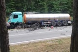 Tragiczny wypadek na DK 8. W miejscowości Rybniki bus zderzył się z cysterną