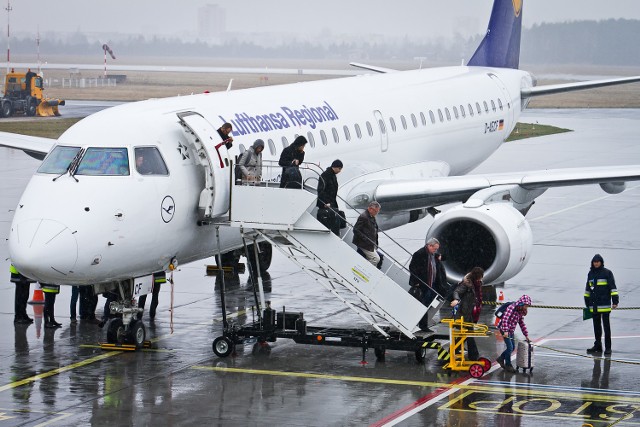 Pierwsi  pasażerowie z Bydgoszczy do Frankfurtu polecieli niemal dokładnie rok temu. Lufthansa zainaugurowała to połączenie 29 marca 2015 roku