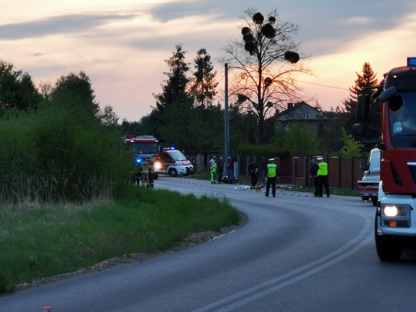 Chrzanów. Motocyklista potrącił dwoje rowerzystów. Helikopter LPR w akcji  [ZDJĘCIA]