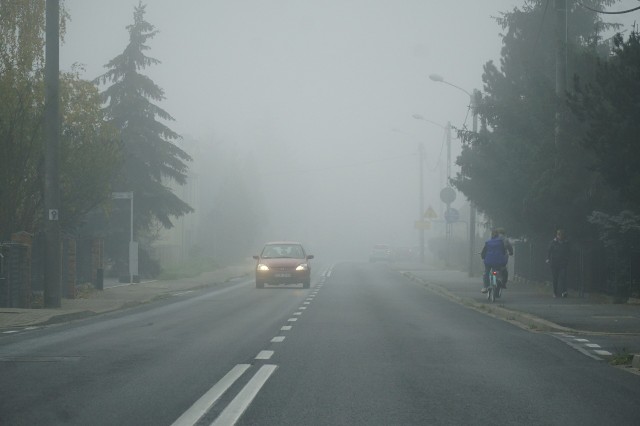 Gęste mgły dają się we znaki kierowcom, nie tylko w Wielkopolsce, ale w wielu regonach kraju. Wszystko wskazuje na to, że to jeszcze nie koniec.Zobacz zdjęcia --->